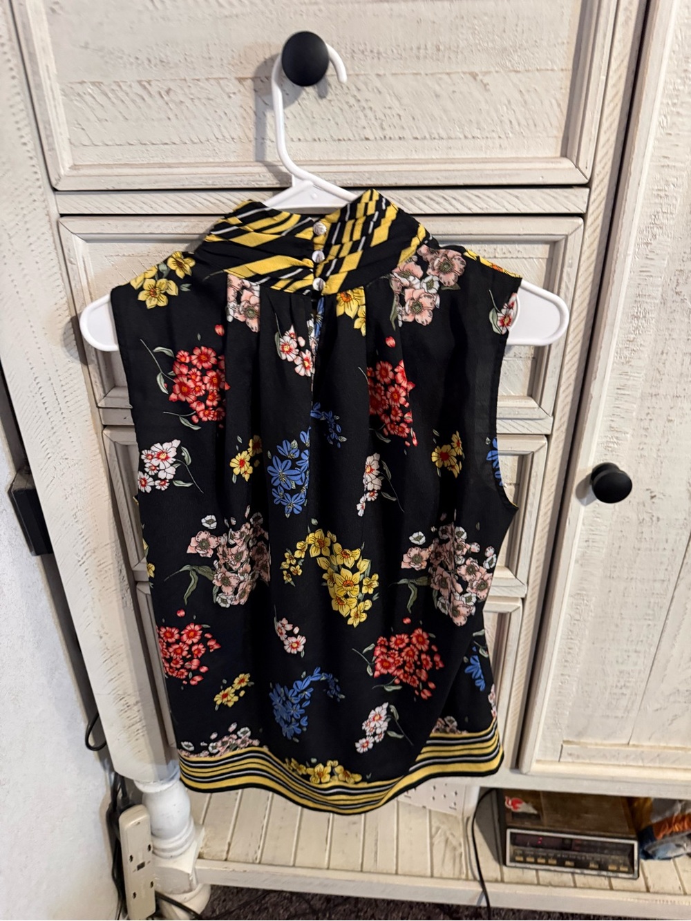 New York & Company Black Floral Sleeveless Mock Neck Top with Yellow Trim